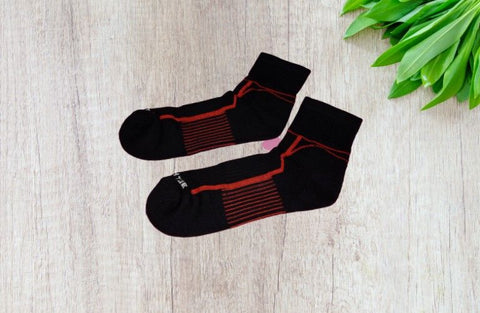 High Ankle Socks - Red Line Black